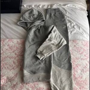 Alo Yoga Make Waces Sweat Set